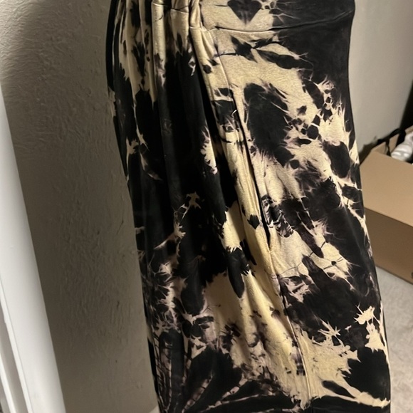 Size medium Palazzo pants tie-dyed  two colors - Picture 3 of 3